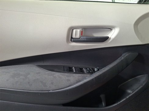 Used 2022 Toyota Corolla LE image 15