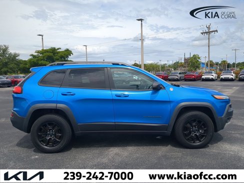 Used 2018 Jeep Cherokee Trailhawk image 4