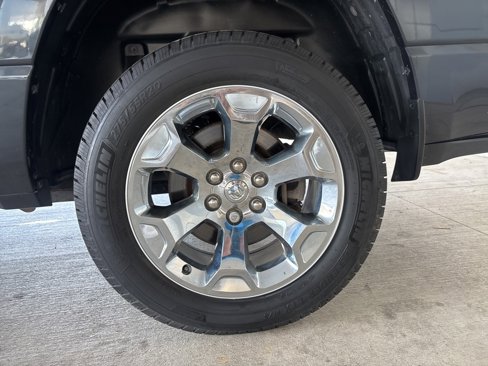 Used 2019 RAM 1500 4x4 Crew Cab image 36