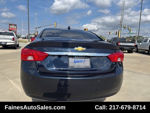 Used 2015 Chevrolet Impala LT w/ Convenience Package image 16