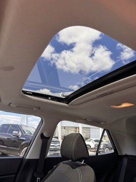 Used 2025 Hyundai Venue SEL image 17