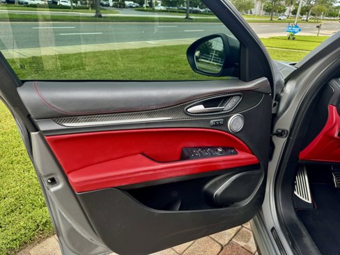 Used 2019 Alfa Romeo Stelvio Quadrifoglio image 11