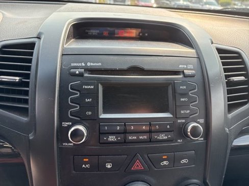 Used 2012 Kia Sorento LX w/ Convenience Pkg image 26