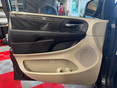 Used 2019 Dodge Grand Caravan SE image 15