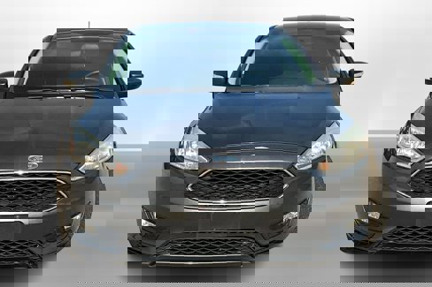 Used 2016 Ford Focus SE w/ SE Sport Package image 3