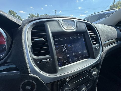 Used 2019 Chrysler 300 Limited image 13