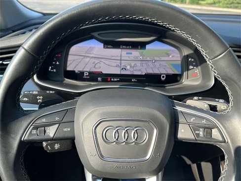 Used 2022 Audi Q8 Premium image 24