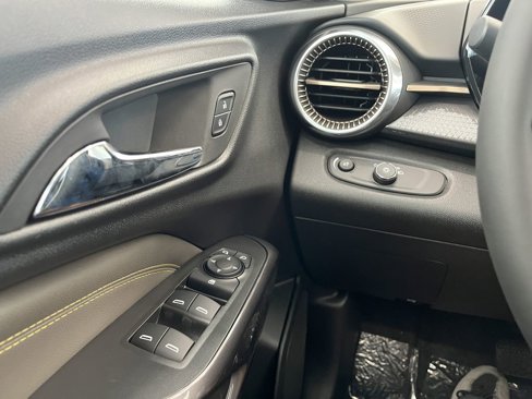 Certified 2024 Chevrolet Trax ACTIV w/ Sunroof Package image 19