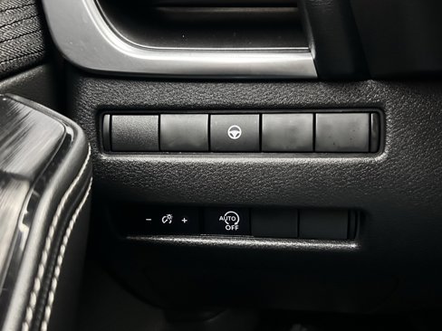 Used 2023 Nissan Rogue SV image 24