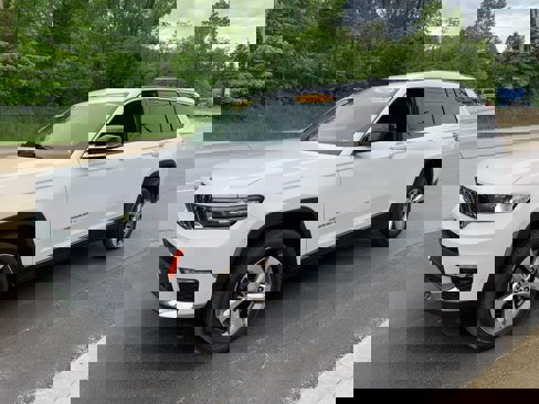 Certified 2021 Jeep Grand Cherokee L Limited w/ Luxury Tech Group II image 5