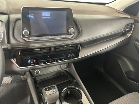 Used 2021 Nissan Rogue SV image 4