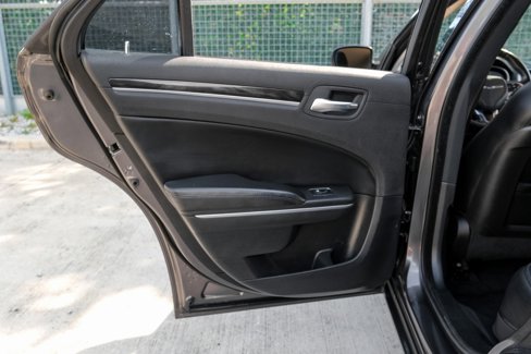 Used 2015 Chrysler 300 Limited w/ Driver Convenience Group image 38