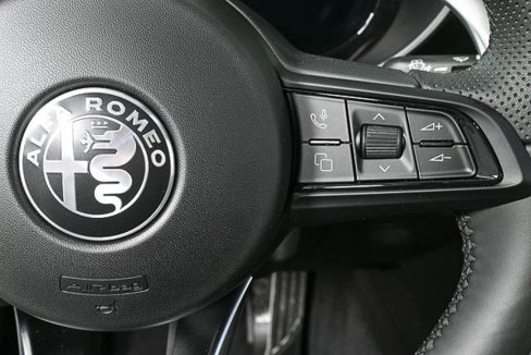 New 2025 Alfa Romeo Giulia w/ Driving Assist Package image 11