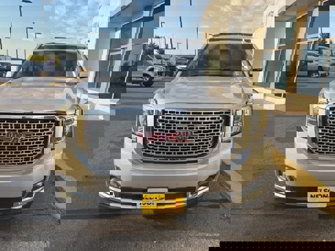 Used 2017 GMC Yukon XL Denali image 2