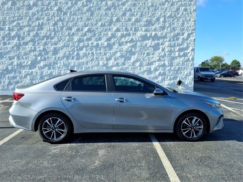 Used 2023 Kia Forte LXS image 2