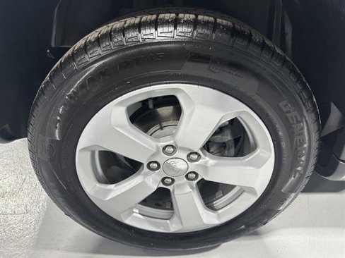 Used 2019 Jeep Compass Latitude w/ Popular Equipment Group image 11