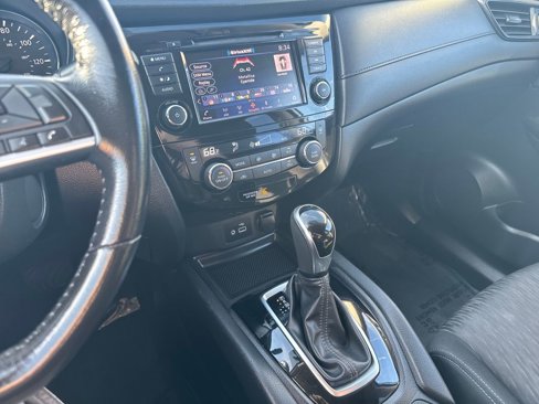 Used 2018 Nissan Rogue SV image 21