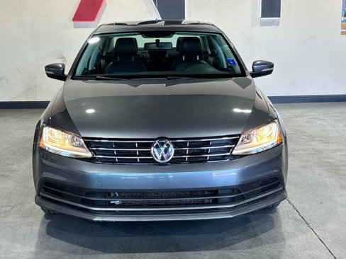 Used 2018 Volkswagen Jetta SE image 3