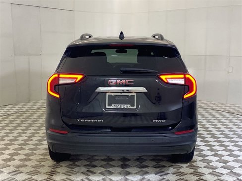 Used 2023 GMC Terrain SLE w/ Driver Convenience Package image 18