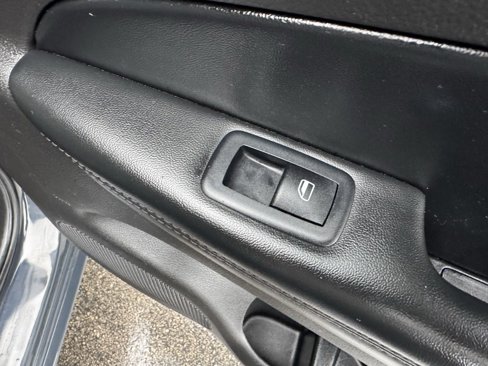 Used 2018 Jeep Grand Cherokee Altitude image 38