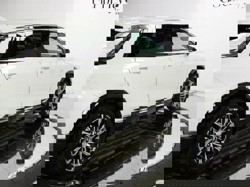 Used 2025 Cadillac Lyriq Luxury image 24