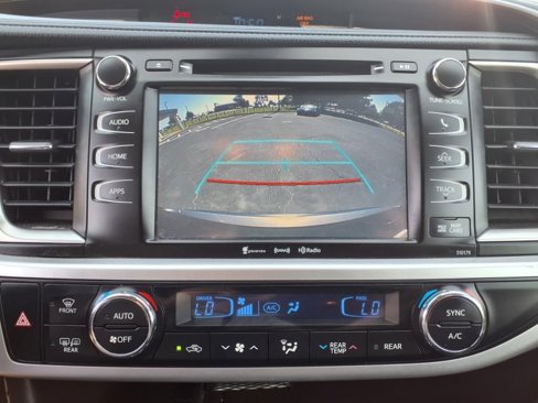 Used 2017 Toyota Highlander XLE image 13