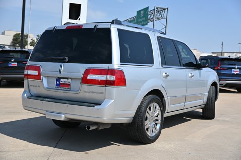 Used 2010 Lincoln Navigator 4WD image 4
