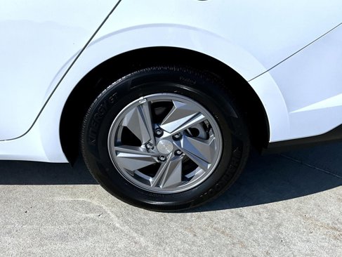 Certified 2025 Hyundai Elantra SE image 21
