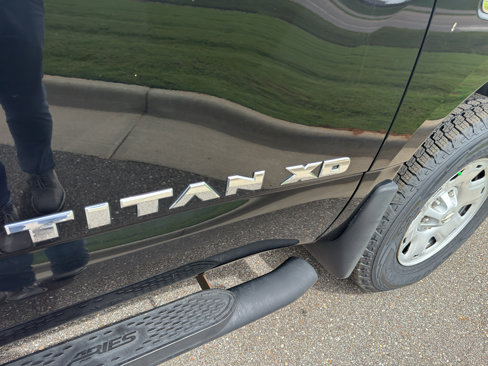 Used 2017 Nissan Titan SV image 5