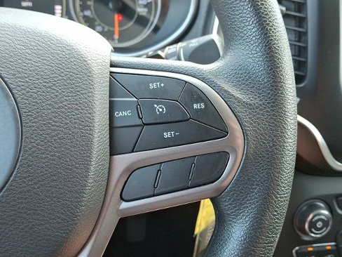 Used 2019 Jeep Cherokee Latitude w/ Popular Appearance Group image 21