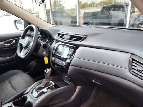 Used 2018 Nissan Rogue S image 26