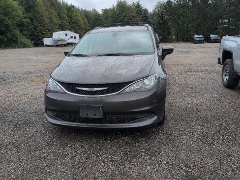Used 2021 Chrysler Voyager Lxi image 2