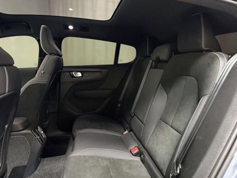 Used 2023 Volvo C40 P8 Recharge Plus w/ Climate Package image 16