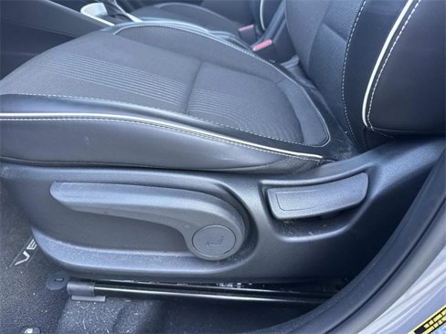 Used 2022 Hyundai Venue Limited image 13