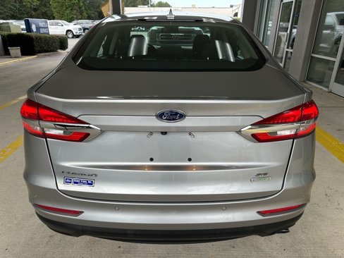 Used 2020 Ford Fusion SE image 12