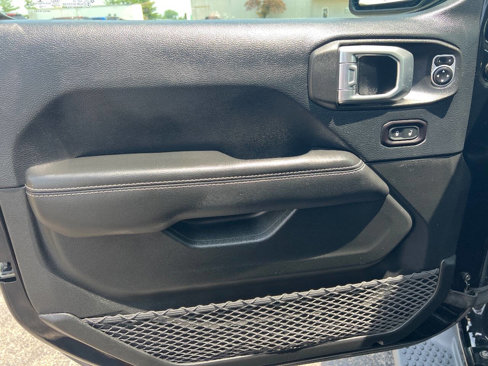Used 2018 Jeep Wrangler Unlimited Sahara image 13