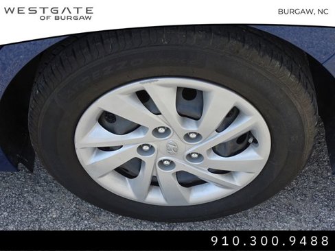 Used 2017 Hyundai Elantra SE image 12