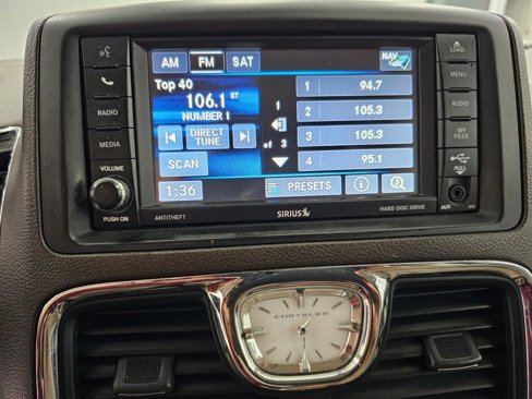 Used 2015 Chrysler Town & Country Touring-L w/ Driver Convenience Group image 17