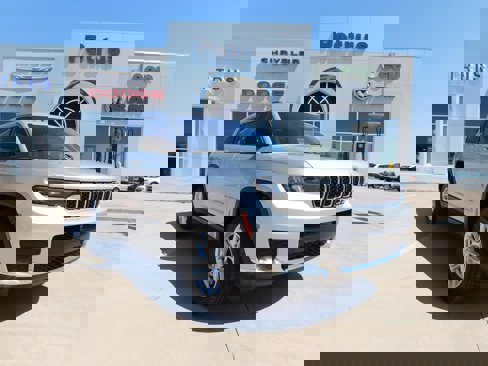 New 2025 Jeep Grand Cherokee L Laredo w/ Luxury Tech Group I image 8