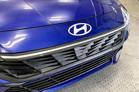 Certified 2025 Hyundai Elantra SE image 27