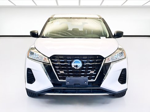 Used 2023 Nissan Kicks S image 2