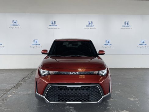 Used 2023 Kia Soul S image 2