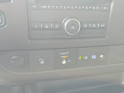 Used 2020 Chevrolet Express 2500 image 28