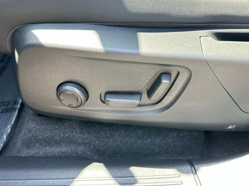 Certified 2022 Volvo C40 P8 Recharge Ultimate image 18