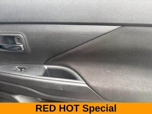 Used 2020 Mitsubishi Outlander ES image 35