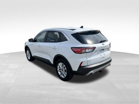 Used 2020 Ford Escape SE image 2