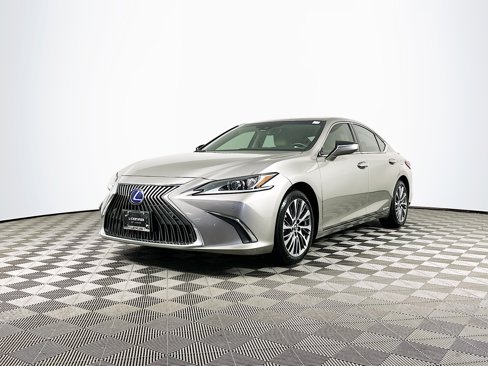 Used 2020 Lexus ES 300h w/ Premium Package image 3