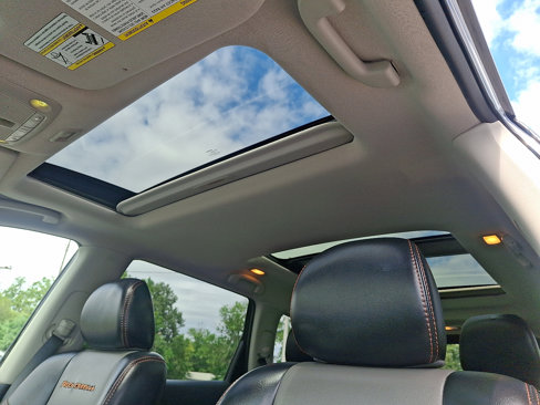 Used 2019 Nissan Pathfinder SL image 16