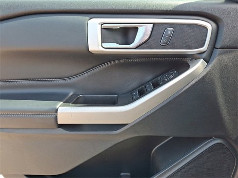 Certified 2021 Ford Explorer XLT image 12