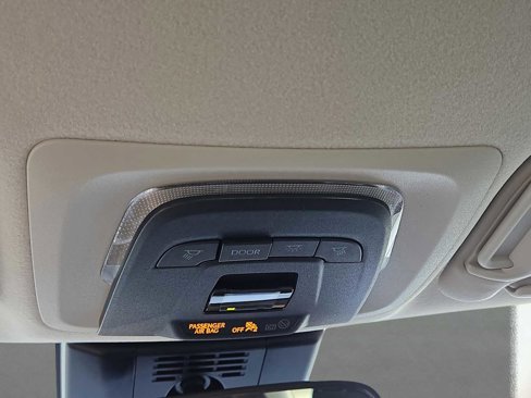Used 2025 Toyota Corolla LE image 28